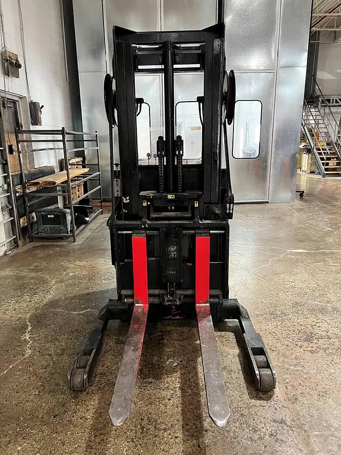 Front angled view showing mast rails and 42” fork tips