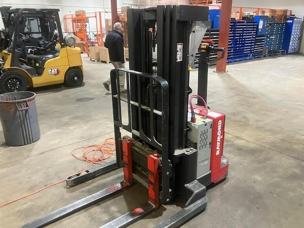 Raymond RSS40 – angled front view – 42” forks, straddle legs, and triple mast – CSA/MOL certified electric stacker – Brampton ON