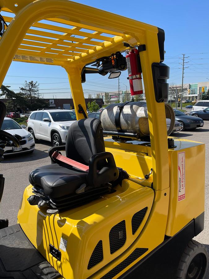 Hyster S120FTPRS – operator station view – suspension seat, ergonomic controls, and display cluster – CSA propane forklift – Brampton ON