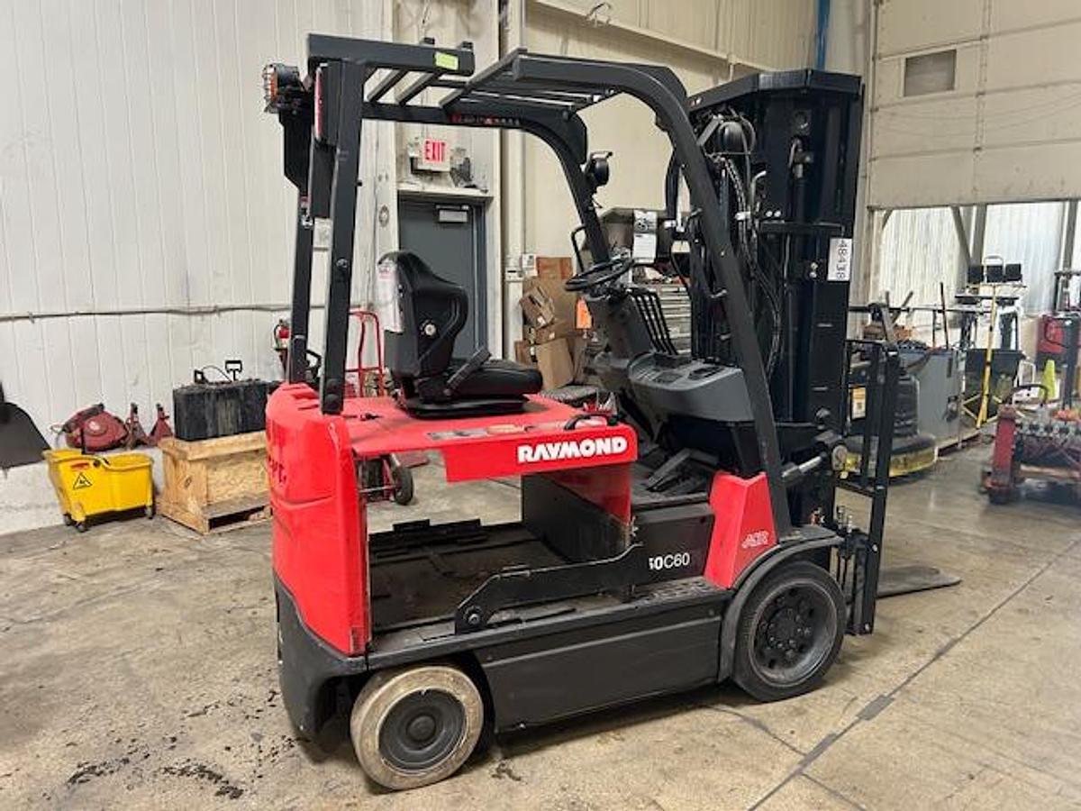 Raymond 4750-C50L – side profile – 4-wheel electric forklift – EE-rated chassis – CSA/MOL certified – Brampton ON