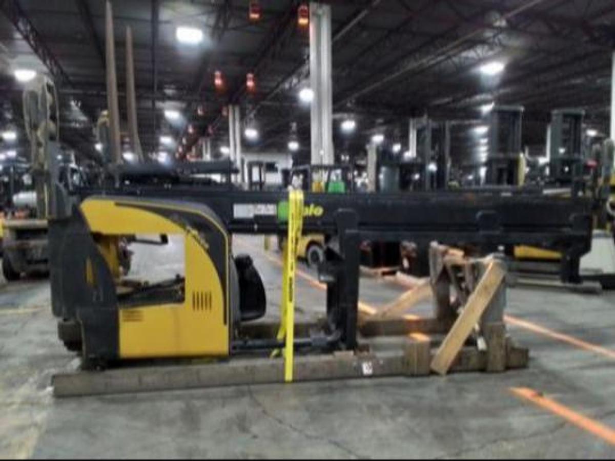 Yale NR045EBN CSA single reach truck Mississauga 4500 lb 401” lift