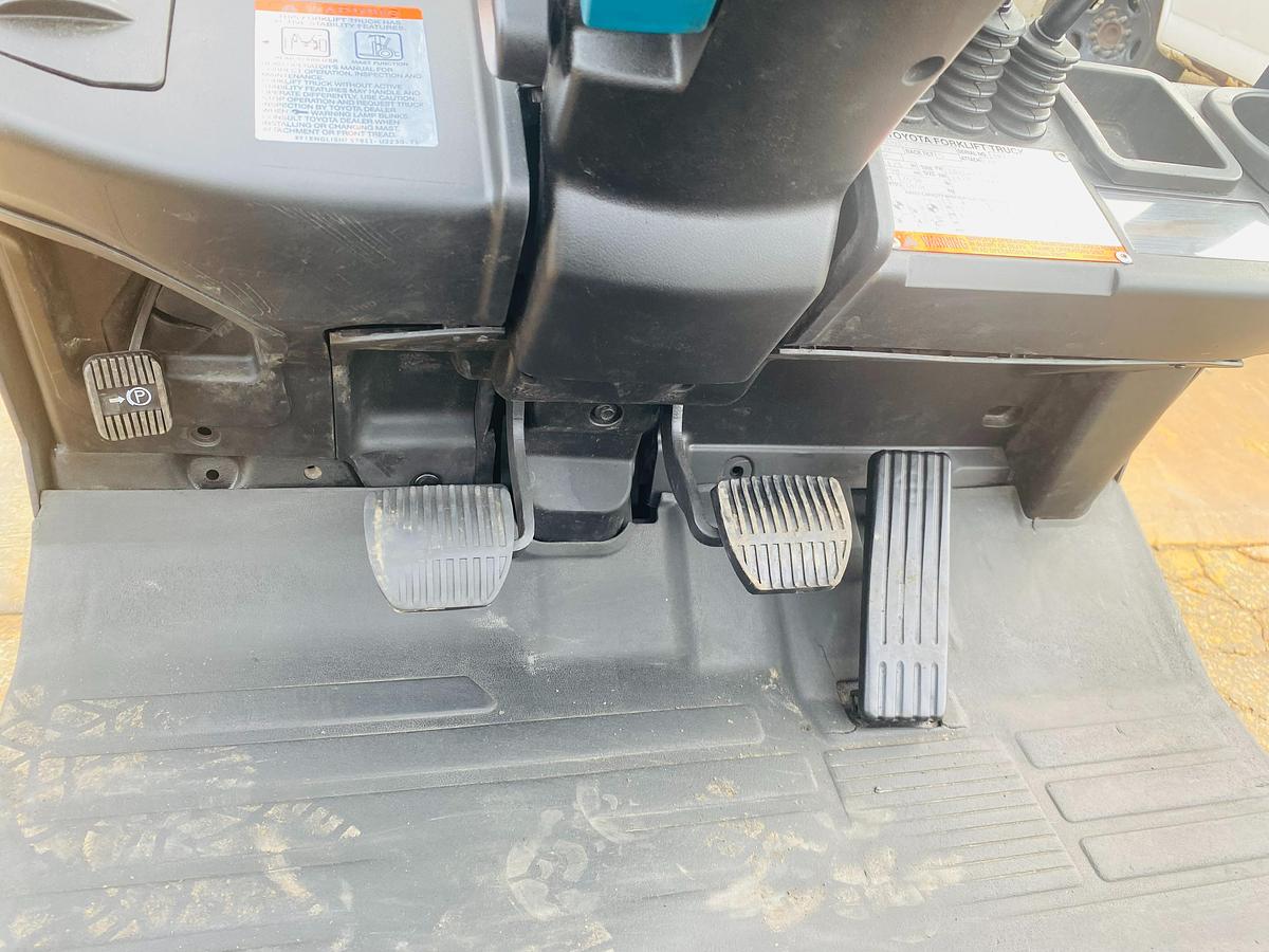 Toyota 8FGCU15 – operator foot controls – gas pedal, brake, and inching pedal – CSA-certified propane sit-down forklift – Brampton ON