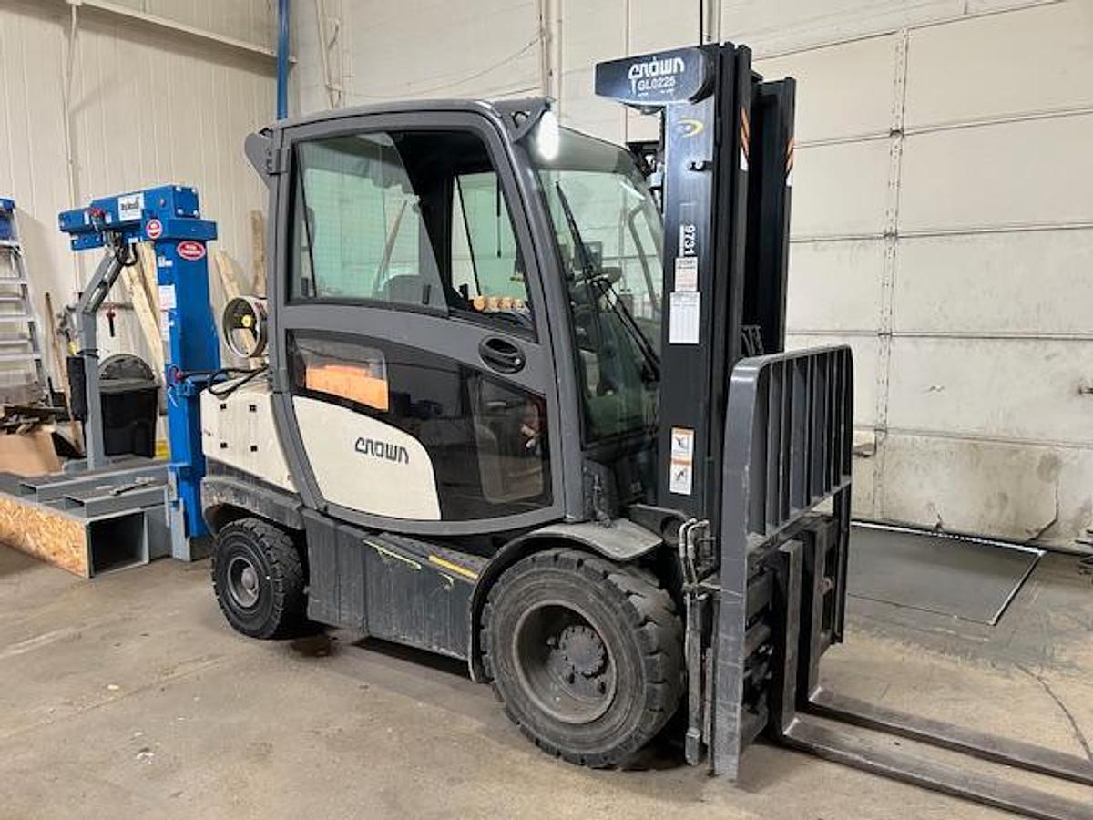 2020 Crown C5-1050-60 LPG Forklift | CSA Certified | Triple Mast | Full Cab | Pneumatic Tires | Brampton ON | Export Ready