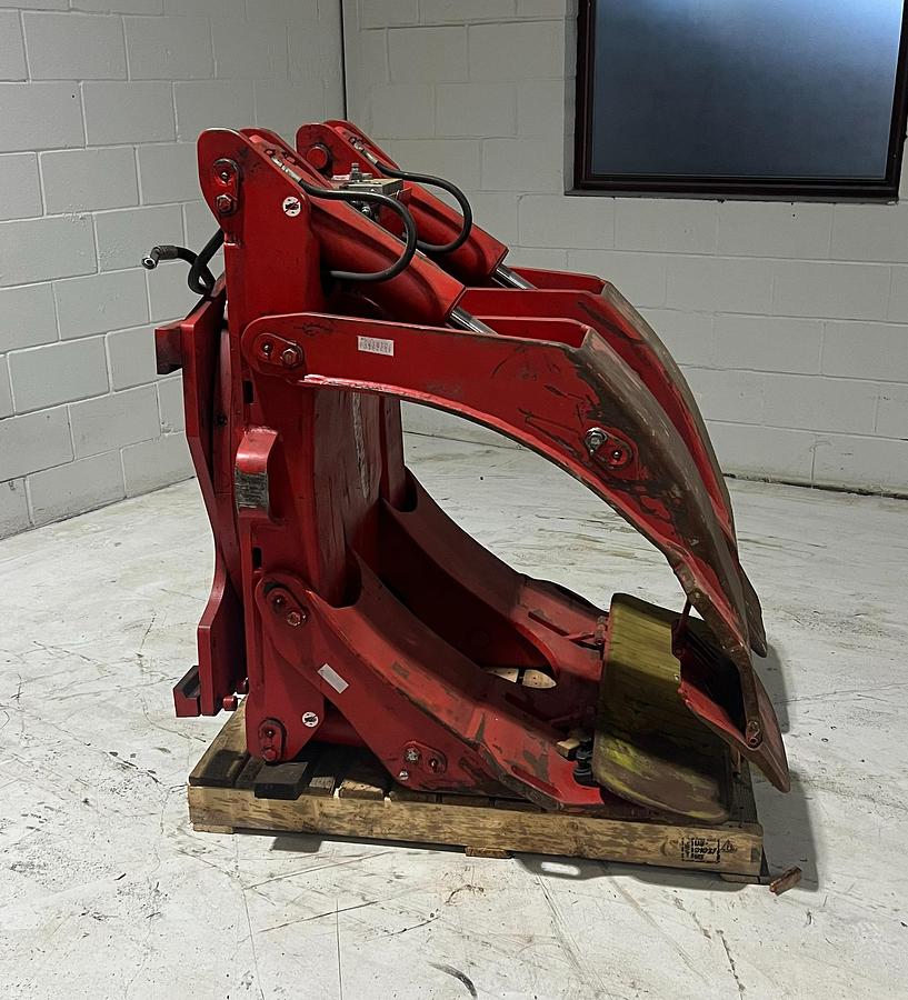 alt="Side view of Bolzoni Auramo ARC‑84‑1060PSE paper roll clamp with 60-inch opening and heavy-duty frame"