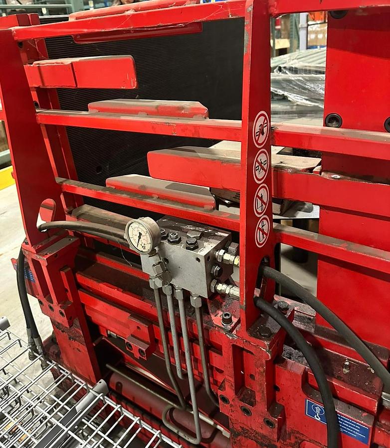 Back view of KS09Z6A box clamp showing Class II mounting plate and hydraulic valve connections