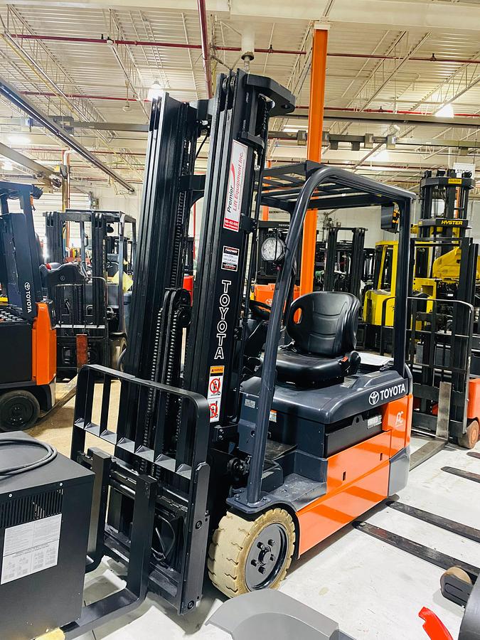 Front angle view of 2019 Toyota 8FBE20U showing forks, 218" triple mast, overhead guard, and 3‑wheel configuration