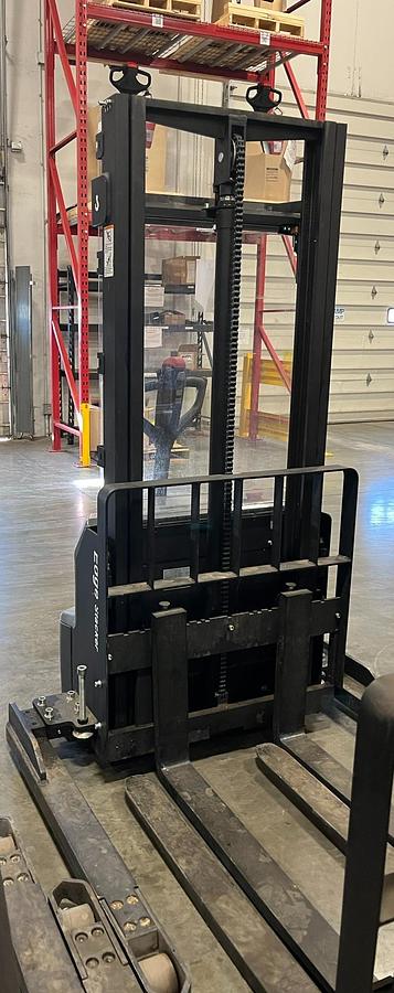 2022 Edge PSE26NSL 112 G walkie straddle stacker front angle with forks, mast, and straddle legs visible