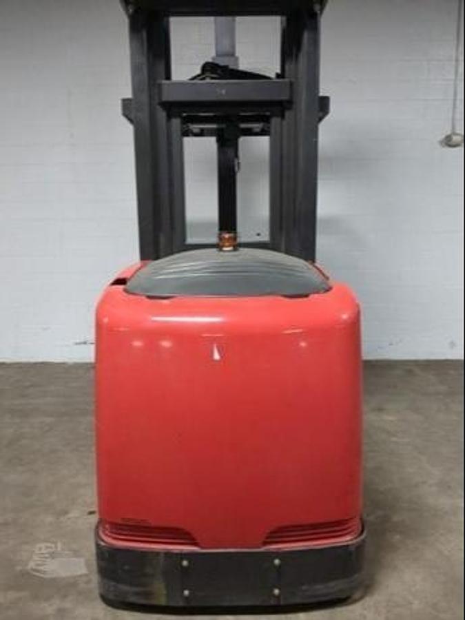 Raymond 960-CSR30T – rear view – counterweight, chassis, and turret swing reach – CSA certified turret forklift – Brampton ON