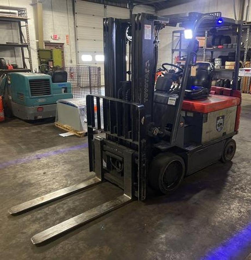 Opposite side view of 2019 Toyota 7FBCU35 electric forklift – CSA-certified 8,000 lb 4-wheel chassis with 187” triple mast, clamp-ready 4-way hydraulics, and cushion tires shown reconditioned with used 36V battery option available in Brampton ON – Premier Lift Equipment