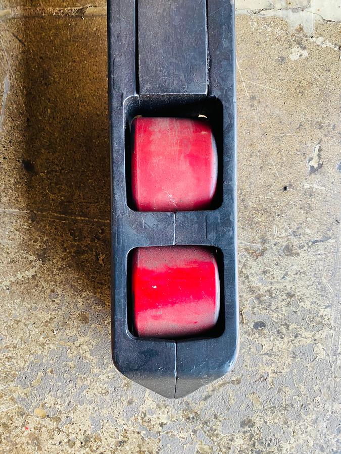 Left side straddle leg with non mark poly load wheels