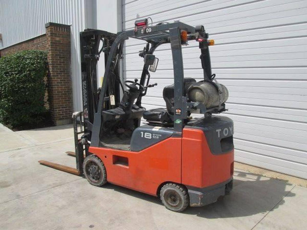 Toyota 8FGCU18 – direct front view – 42” forks, triple mast, and side shift carriage – CSA-certified LPG forklift – Brampton ON