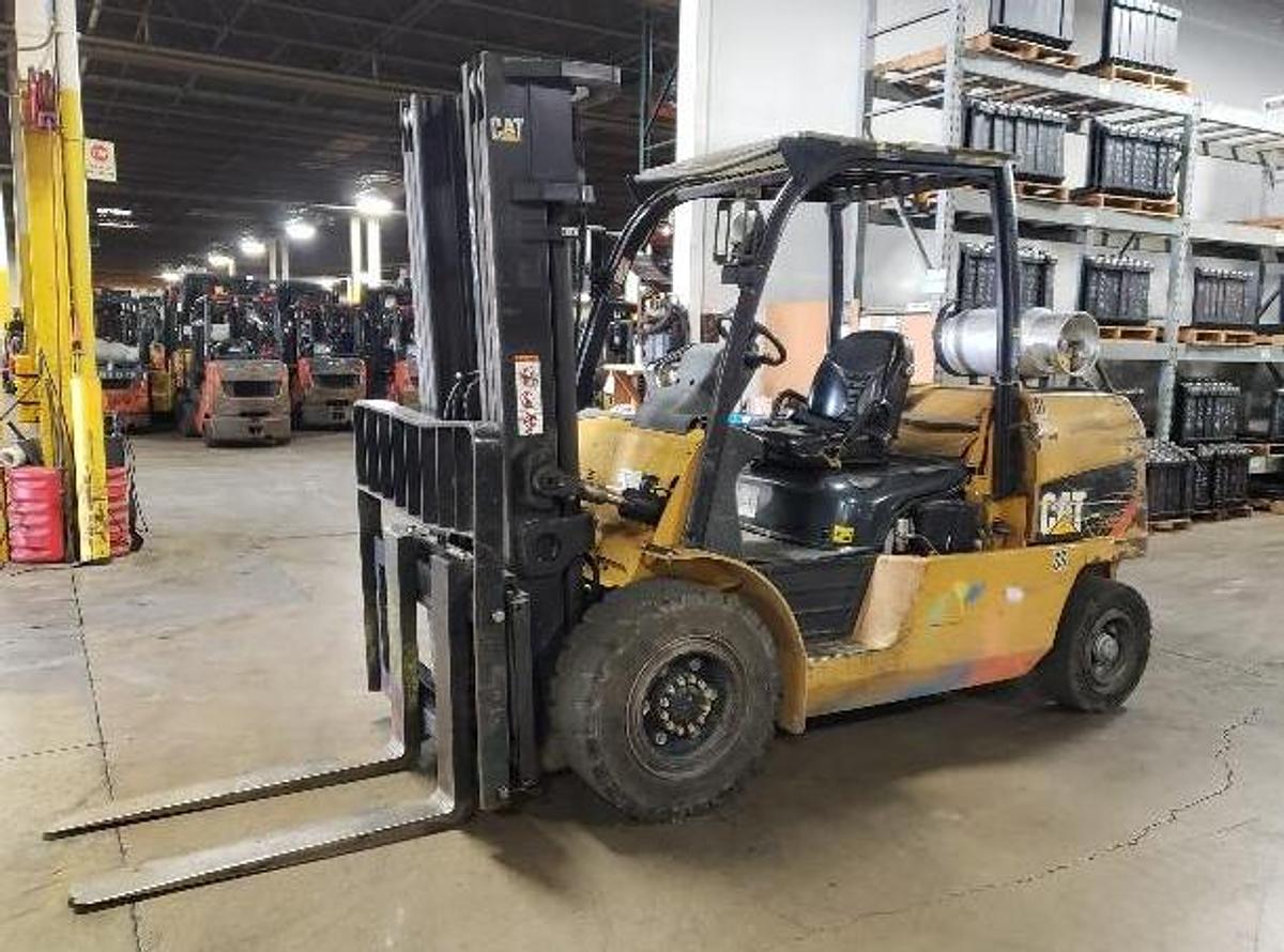 Refurbished 2011 Caterpilla P11000 | 11,000 lb | Triple Mast 93/189" | LPG Pneumatic | 3‑Way Hydraulics to Carriage | CSA Certified | Brampton ON