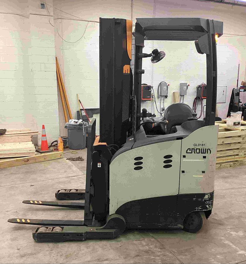 Crown RM6095S-45 CSA mono mast reach truck Brampton 4500 lb 210” lift