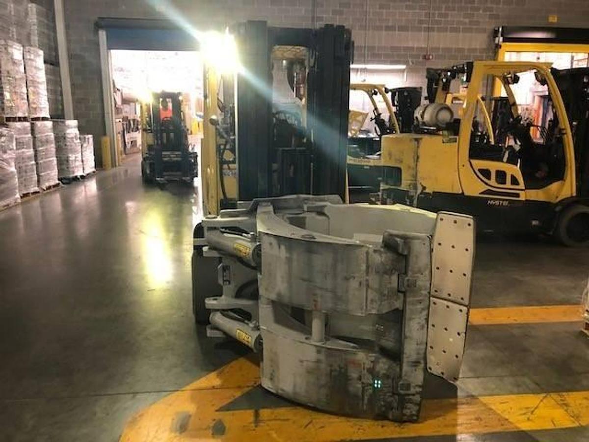 Hyster S120FTPRS – direct front view – heavy-duty paper roll clamp, mast rails, and cushion tires – CSA-certified LPG forklift – Brampton ON