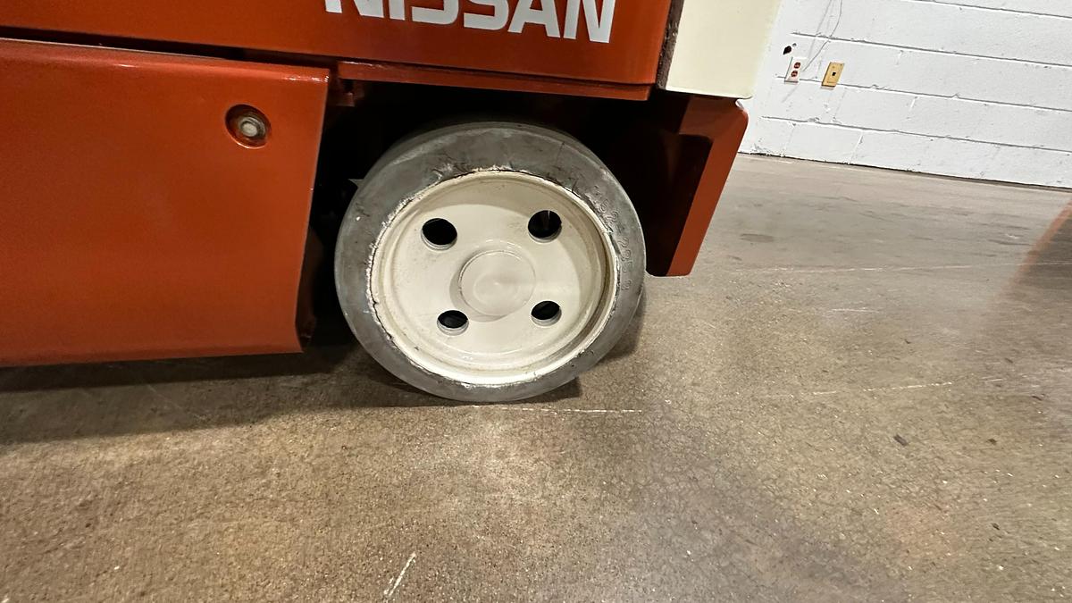 Nissan CWP02L25S – smooth non-marking steer tire – cushion tire for freezer zone and warehouse use – CSA electric forklift – Brampton ON