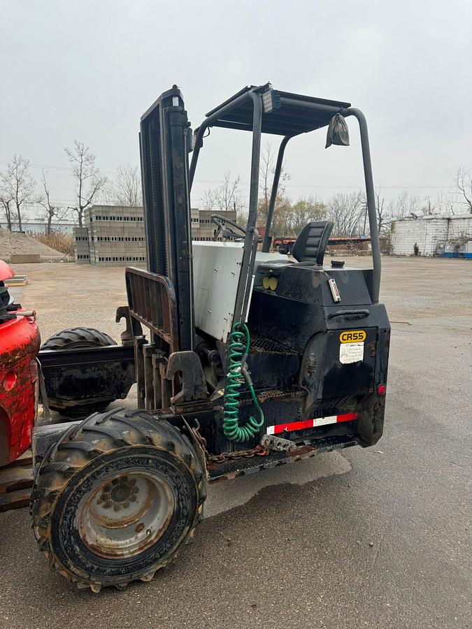 Palfinger CR55 – side profile – block forks, 3-wheel terrain chassis, side shift – CSA/MOL certified truck-mounted forklift – Brampton ON