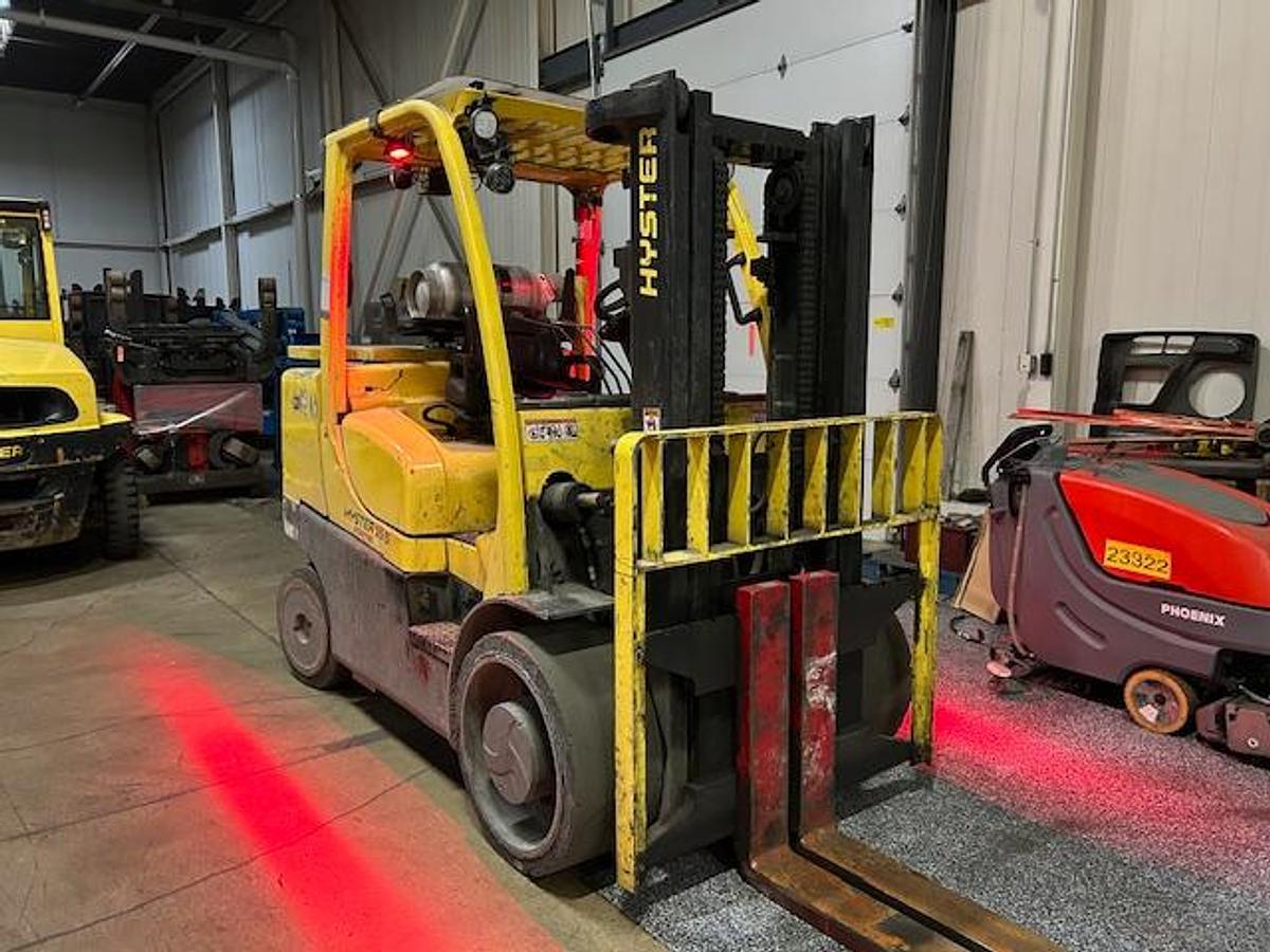Hyster S155FT propane forklift – 15,500 lb capacity – 2-stage mast 95” – integral fork positioner – CSA certified – cushion tire – Brampton ON