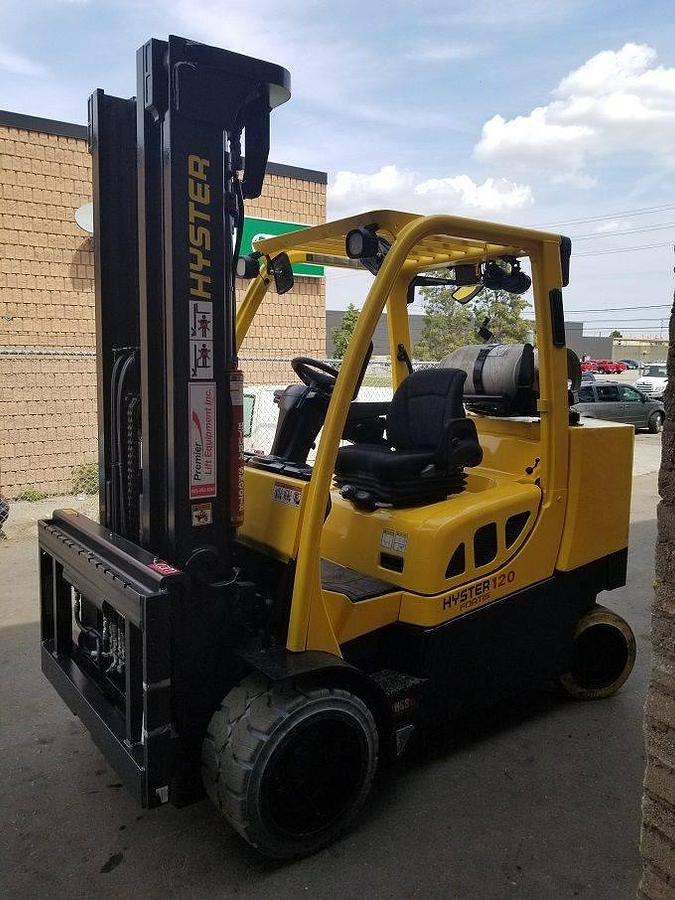 Hyster S120FTPRS – angled front view – triple mast, side shift carriage, and cushion tires – CSA-certified propane forklift – Brampton ON