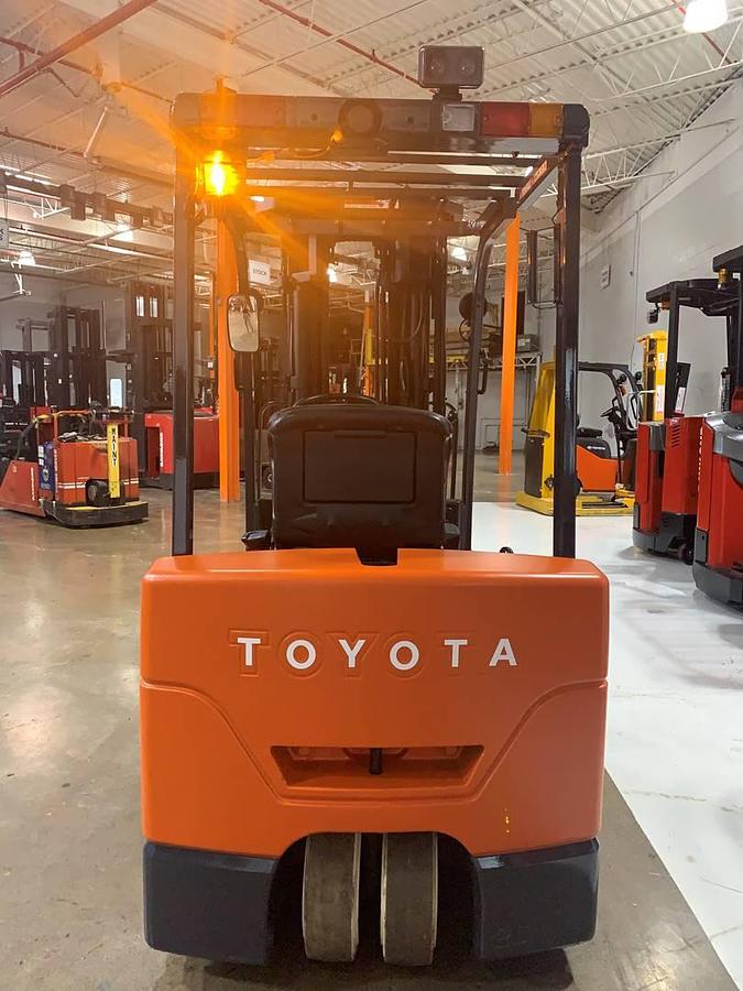Toyota 7FBEU18 – rear counterweight view – CSA certified – reconditioned electric forklift – Brampton ON
