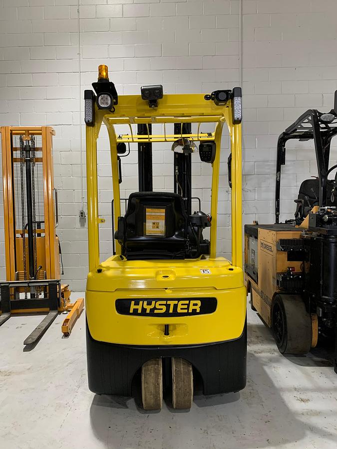 Hyster J40XNT – rear counterweight view – CSA certified – reconditioned electric forklift – Brampton ON
