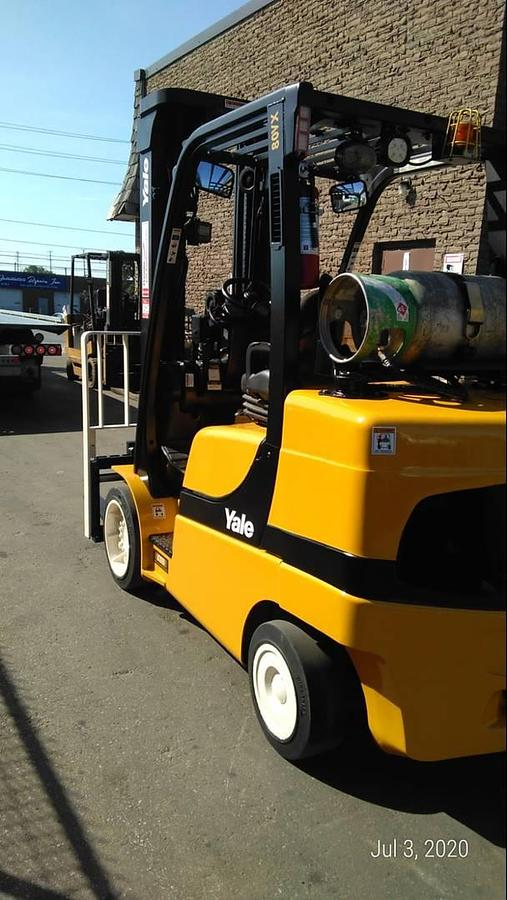 Yale GLC080VX – rear angle from opposite side – counterweight, cushion tires, and propane mount – CSA-certified forklift – Brampton ON