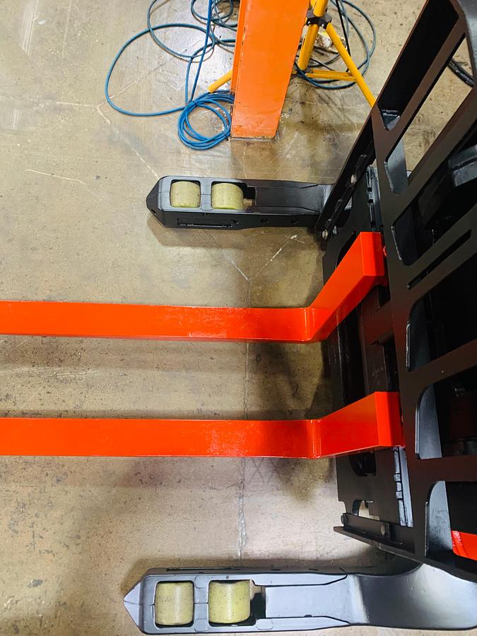 top view of straddle legs with non mark poly wheels and 42" forks