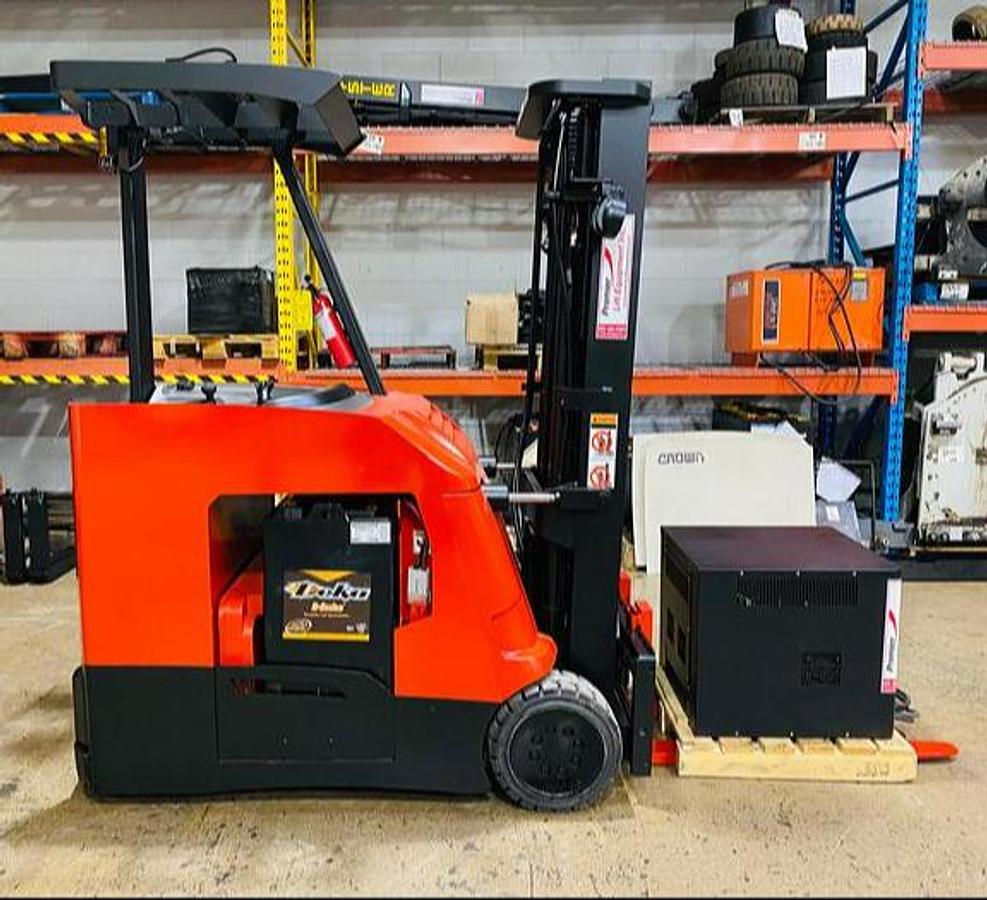 2014 Raymond 425-C40TT CSA docker forklift Brampton 4000 lb 188” triple mast side shift freezer-compatible export-certified