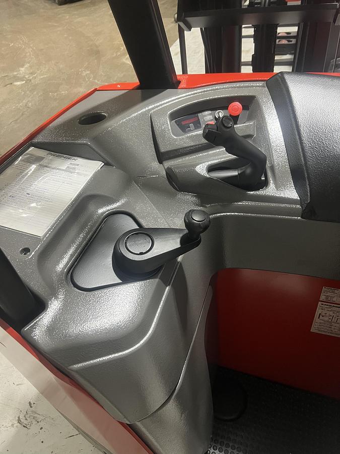 Refurbished 2018 Raymond 425‑C40QM – 4,000 lb CSA Docker Forklift | 258” Quad Mast | Side Shift | 36V | Freezer‑Compatible