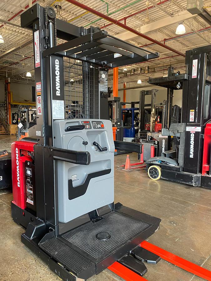 Raymond 560-OPC30TT WG order picker – CSA certified – 3,000 lb electric – wire guidance – triple mast 273” – Brampton ON