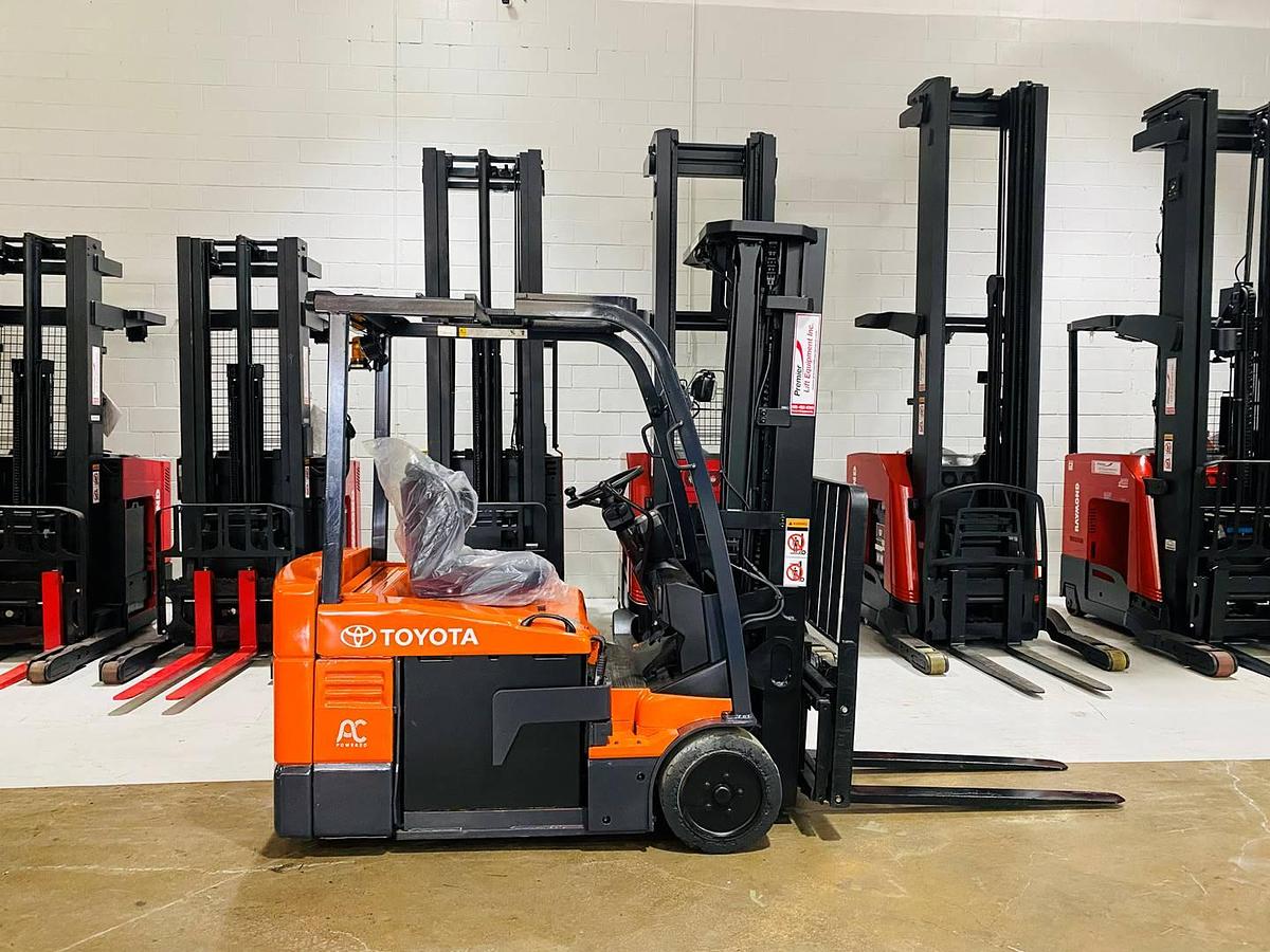 Refurbished 2013 Toyota 7FBEU20 electric 3-wheel forklift with CSA certification and new paint deployed in Brampton for indoor warehouse operations