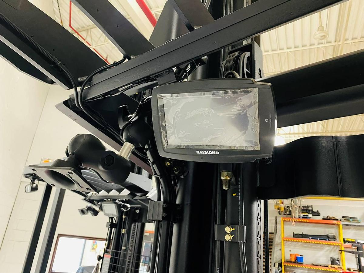 Operator display screen on 2022 Raymond 752-R45TT freezer reach truck showing digital interface for battery status, lift height, and system diagnostics – CSA certified unit in Brampton ON