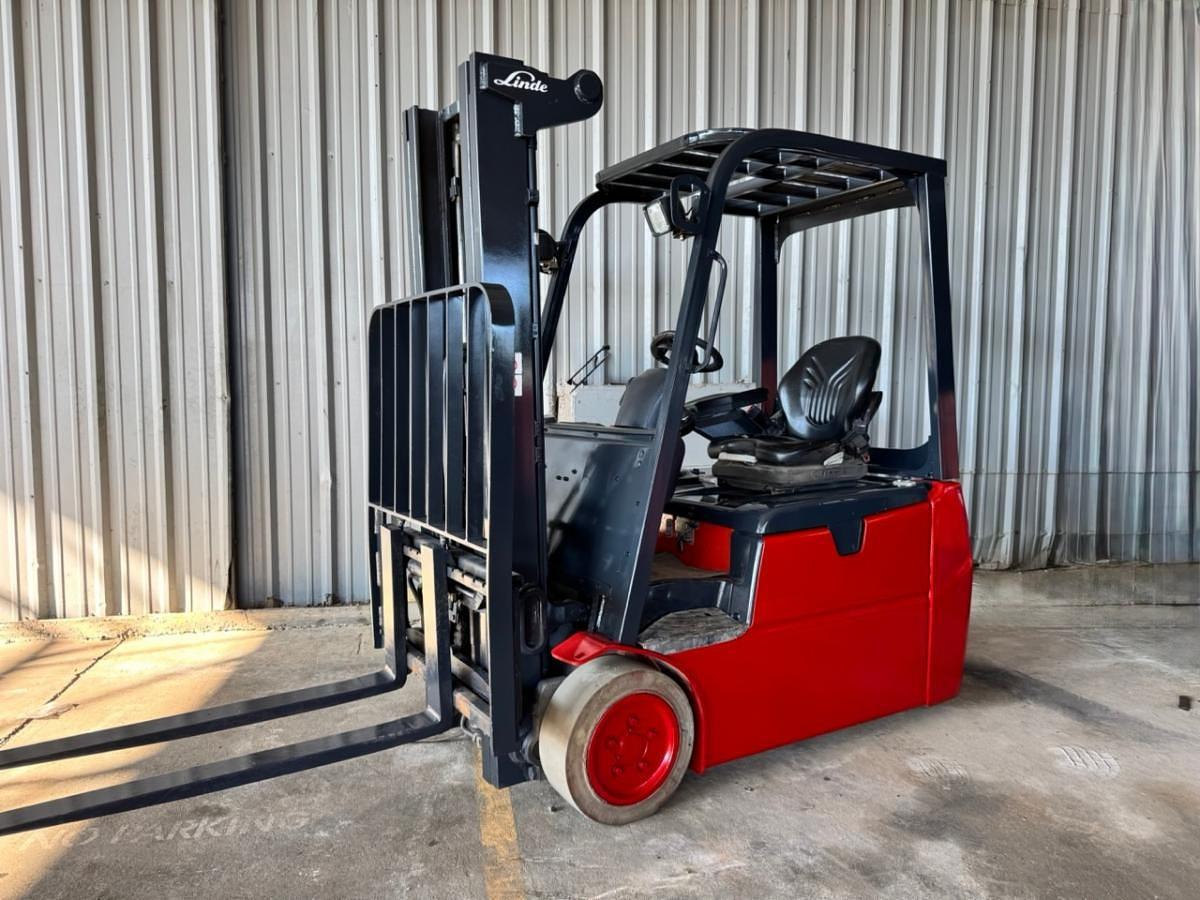 2019 Linde E20C EE-Rated Electric Forklift Front Side Angle View