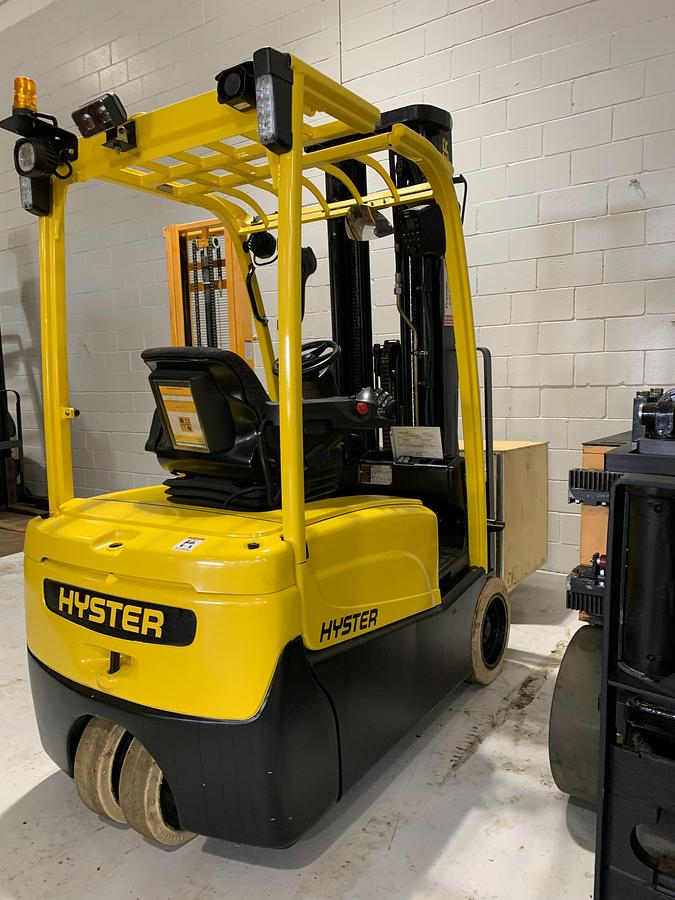 Hyster J40XNT – rear angle view – counterweight, rear lighting, and cushion tires – CSA-certified electric forklift – Brampton ON