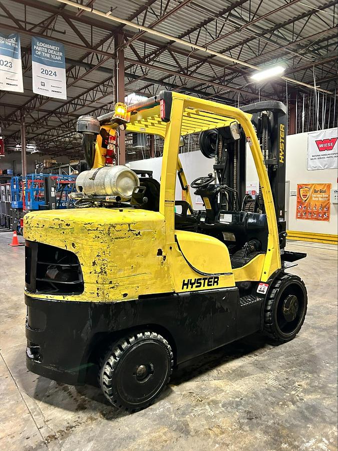 Rear angle of 2020 Hyster S155FT 15,500 lb cushion tire forklift showing counterweight and LPG tank
