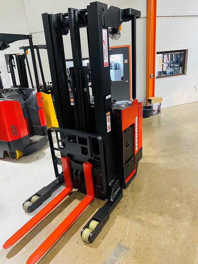 Front angled view showing mast rails and 42” fork tips