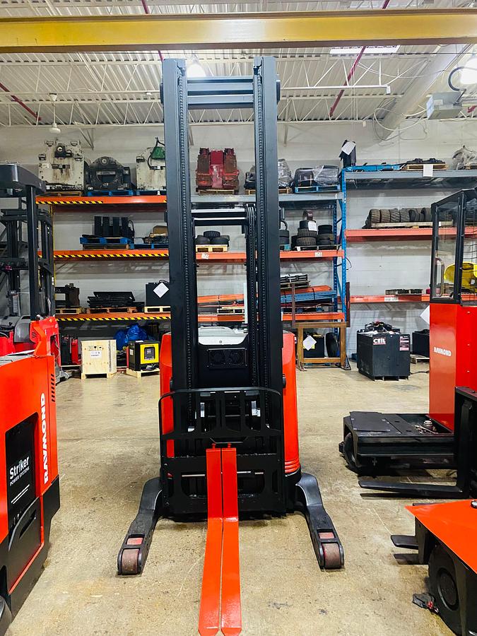 Front view showing mast rails and 42” fork tips