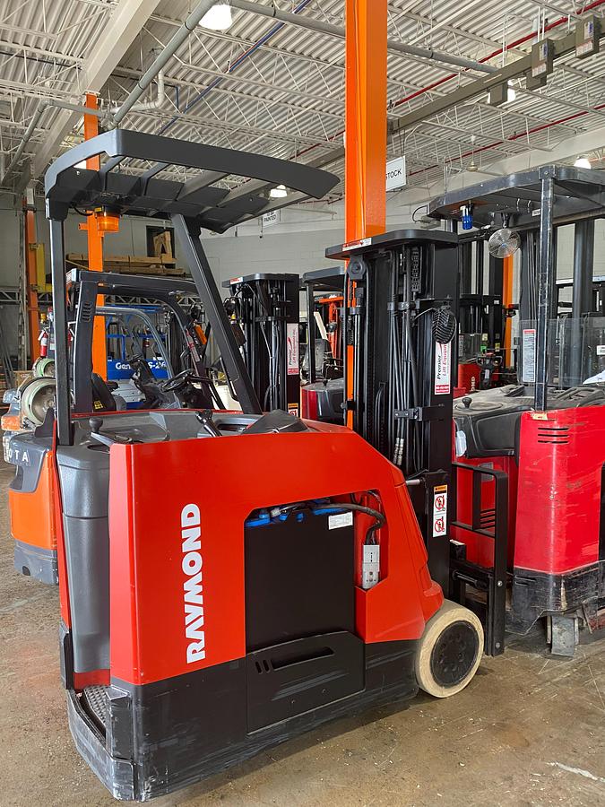 Side view of 2011 Raymond 425‑C40TT Dockstocker, 4,000 lb capacity, 36V electric, non‑marking tires, CSA‑certified"