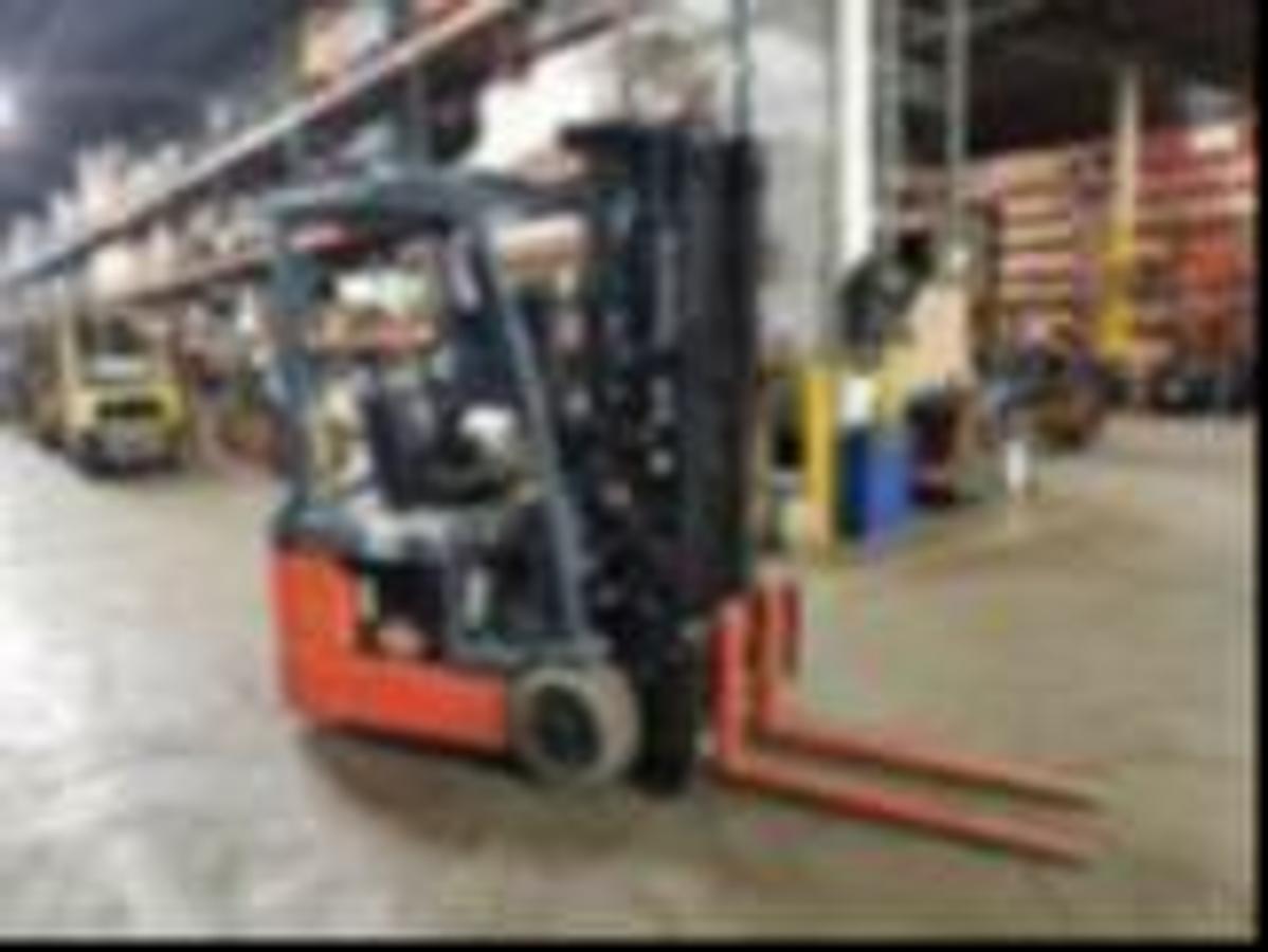 alt="CSA-certified Toyota 8FBES15U electric forklift with 240-inch quad mast, 3,000 lb capacity, freezer-compatible, reconditioned with battery included – Mississauga ON"