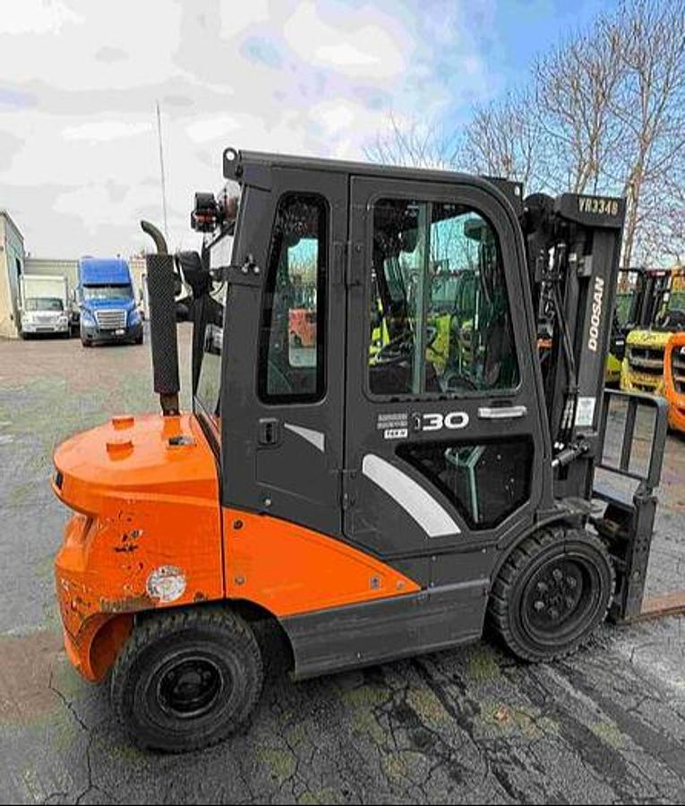 2019 Doosan D30S-7 CSA Certified Diesel Forklift Side View