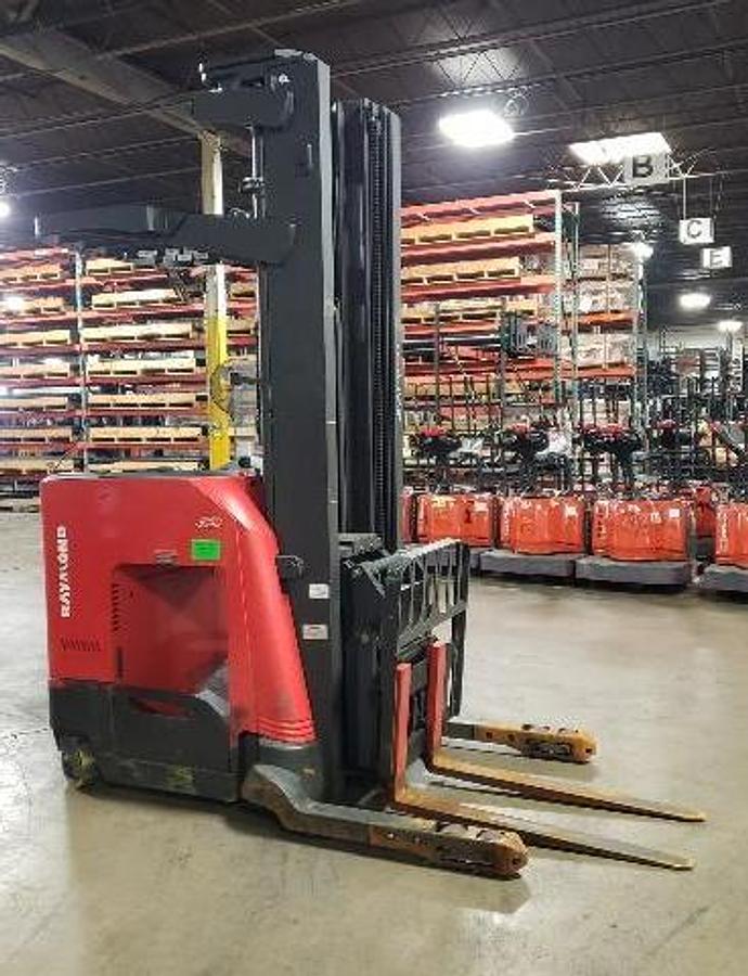 Opposite side profile of Raymond 750‑DR32TT deep reach truck showing mast and reach assembly