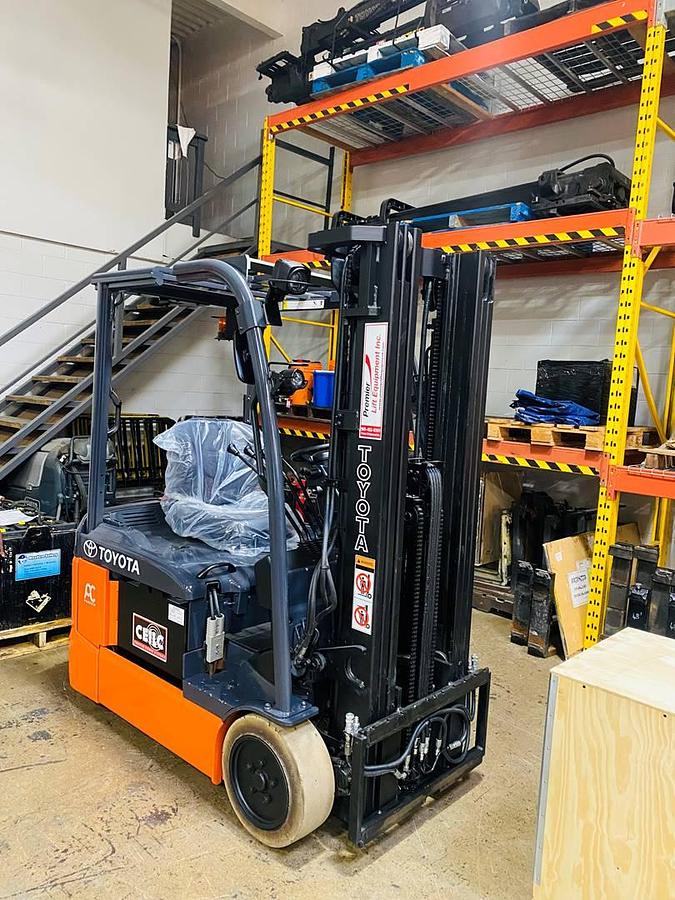 Front angled view showing mast rails and compact chassis profile