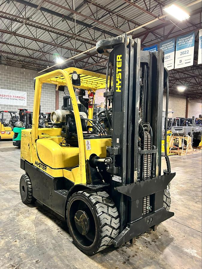 Front angle of 2020 Hyster S155FT 15,500 lb forklift with TSU mast and 4‑way hydraulic valve