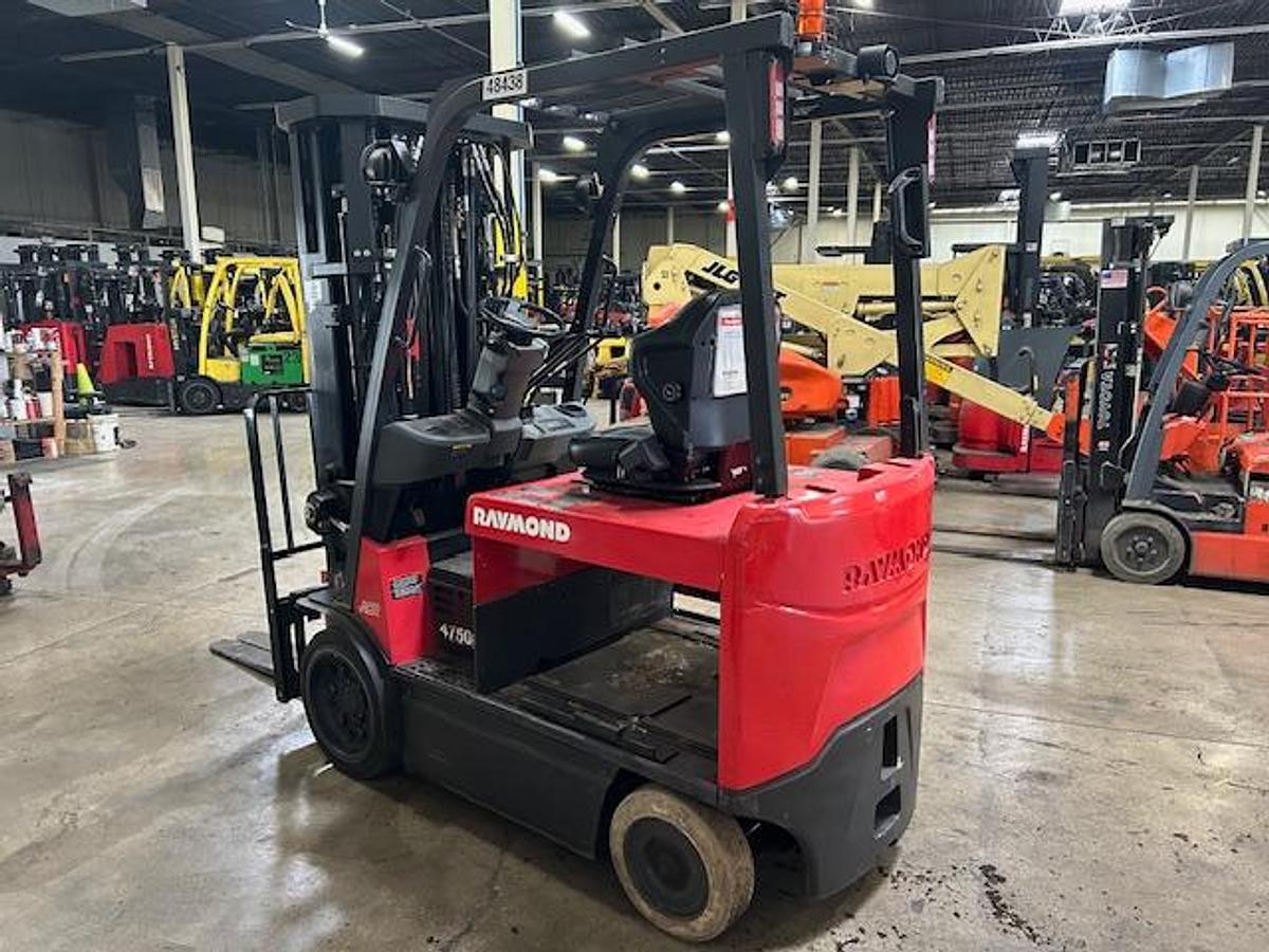 Raymond 4750-C50L – rear corner angle – counterweight and chassis – CSA certified electric forklift – Brampton ON