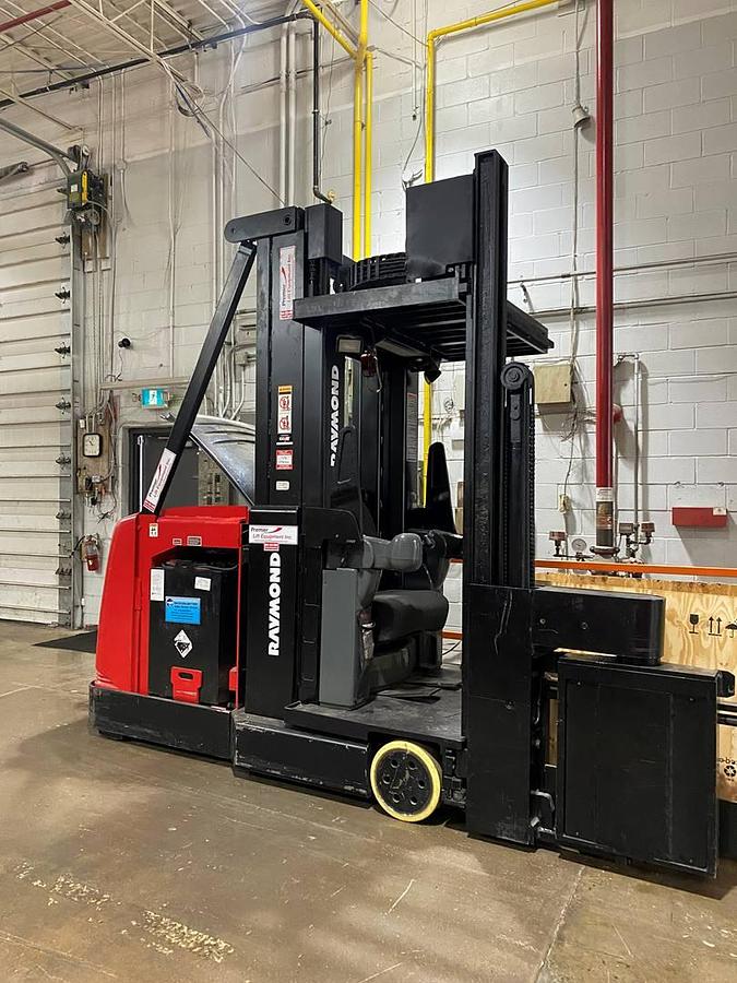 Raymond SA-CSR30TWG – full side profile – turret mast and operator cab – CSA/MOL certified electric forklift – Brampton ON