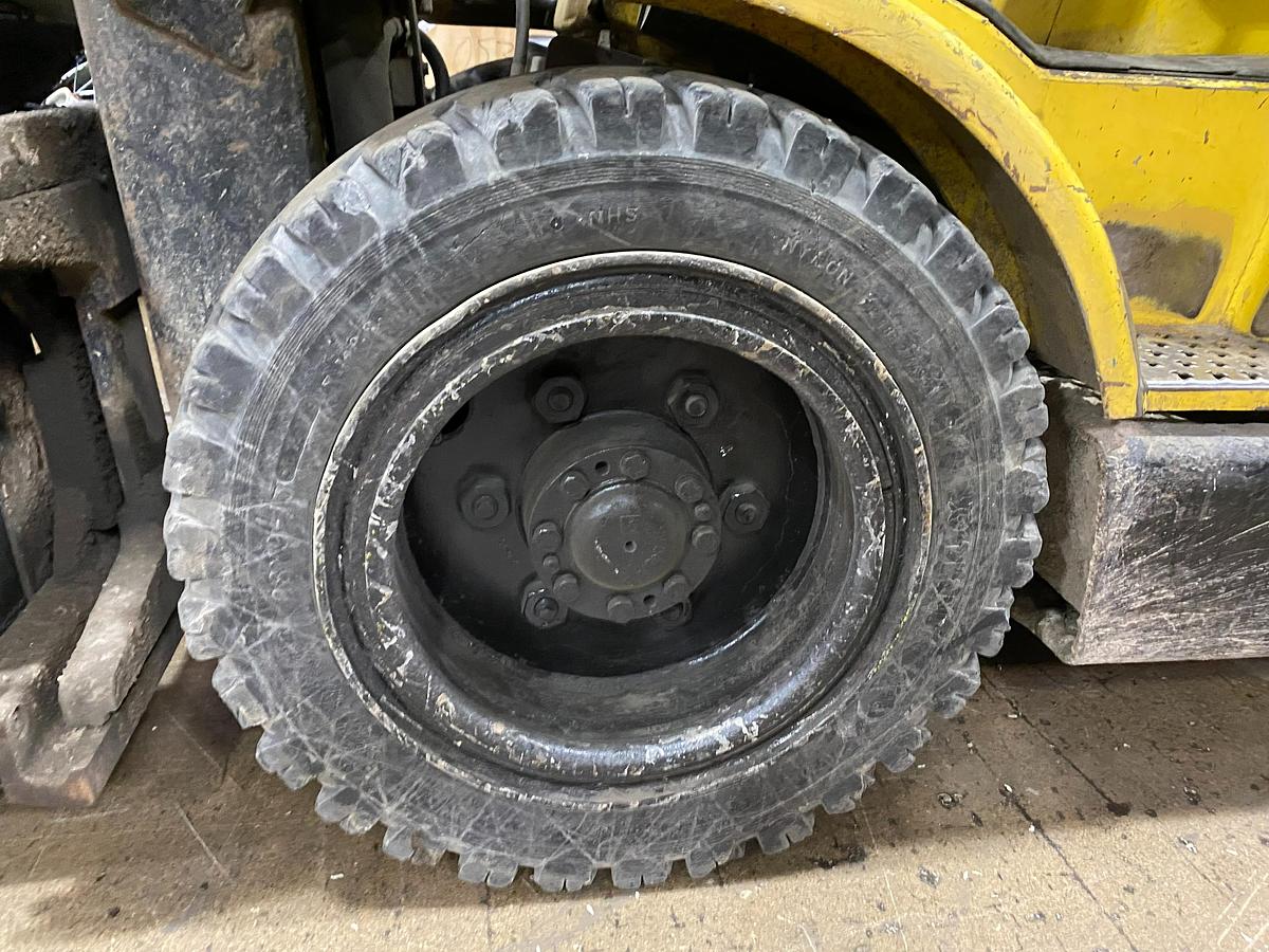 Hyster H50XM – right rear steer tire – solid pneumatic tread – CSA-certified outdoor forklift – Brampton ON