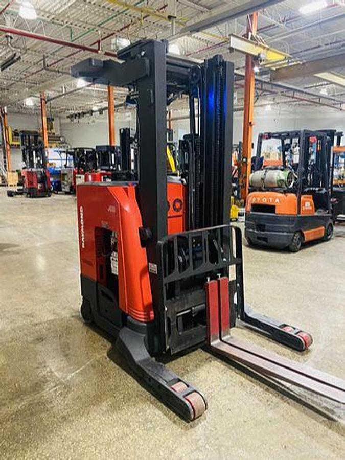 Front angled view showing mast rails and reach mechanism