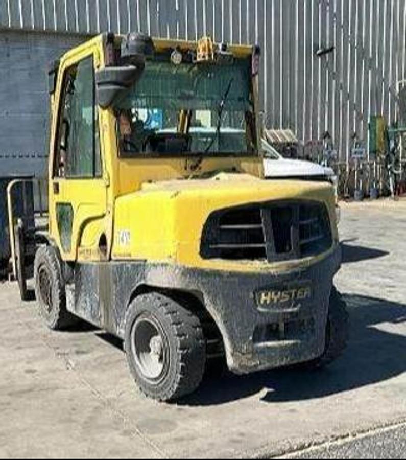 Hyster H100FT – rear angle – counterweight, cab, and pneumatic tires – CSA-certified diesel forklift – Brampton ON