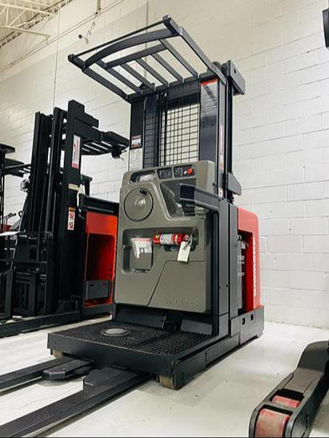 Freezer‑Ready CSA Order Picker – Raymond 520‑OPC30TT – Vaughan/Oakville Warehouses