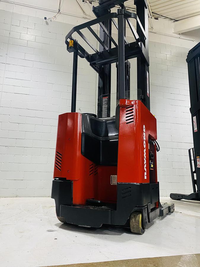 Used Budget Raymond EASIR40TT Stand‑Up Reach | 4,000 lb | 301” Triple Mast | 36V Electric | Side Shift | Brampton, ON