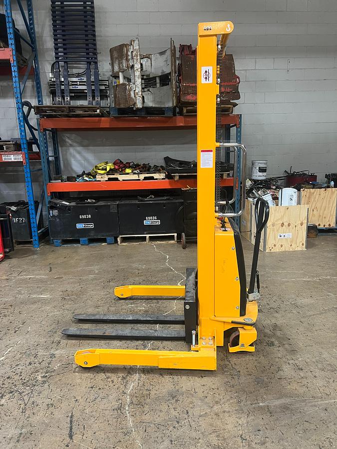 2021 Noblelift H-5440 Manual Push Electric Lift Stacker | 2,200 lb | 137.8” Lift | Adjustable Straddle Legs | Battery & Charger Included | CSA Certified | Brampton ON